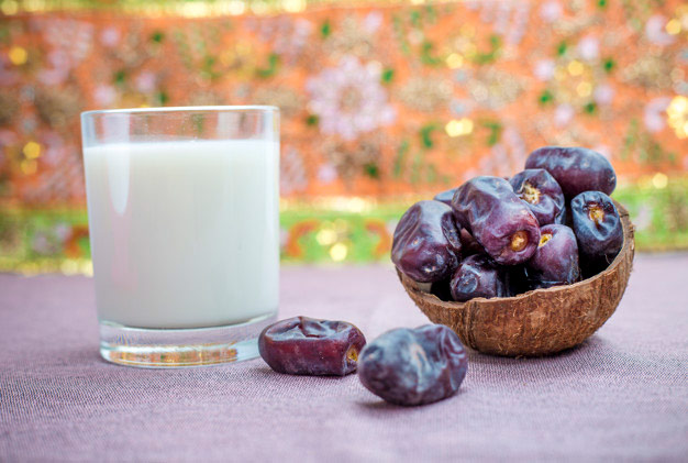 Amazing Facts About Dates with Milk (With The Newest Recipe!)