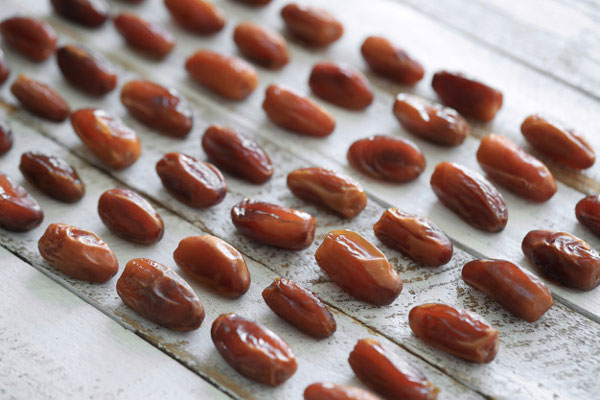 Fresh Dates Vs. Dried Dates - SunExport